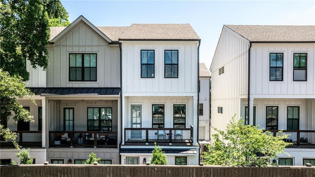 2 bedroom, 2 bathroom, 1,152 sq ft townhouse under contract at 4456 Dalston Drive, Atlanta, GA 30342