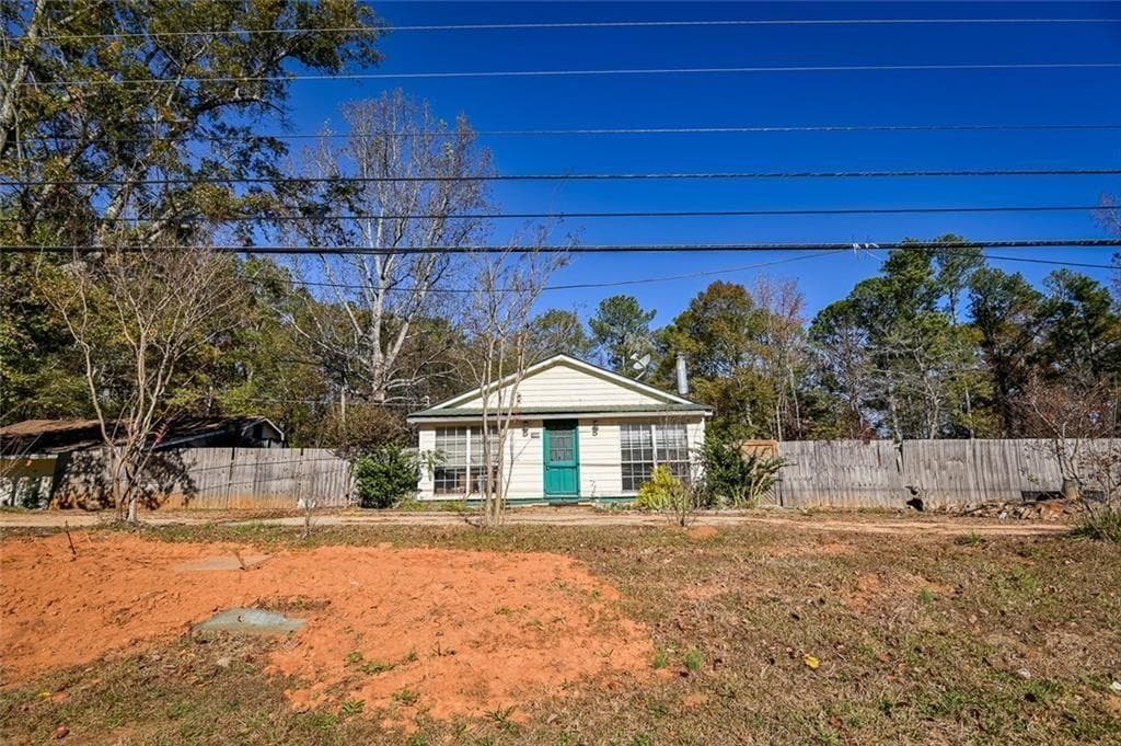 2 bedroom, 2 bathroom, 1,424 sq ft single family residence for sale at 12462 Brown Bridge Road, Covington, GA 30016 — photo 2
