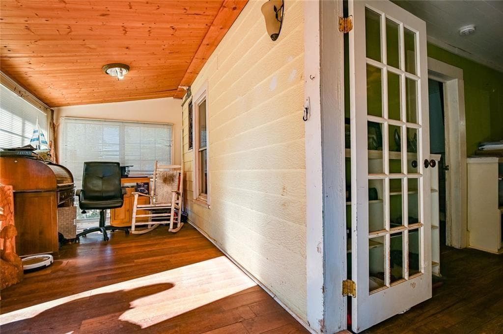 2 bedroom, 2 bathroom, 1,424 sq ft single family residence for sale at 12462 Brown Bridge Road, Covington, GA 30016 — photo 4