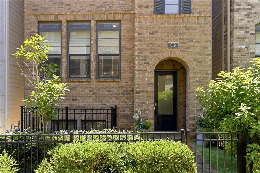 3 bedroom, 4 bathroom, 2,800 sq ft single family residence under contract at 619 Broadview Terrace, Atlanta, GA 30324 — photo 4