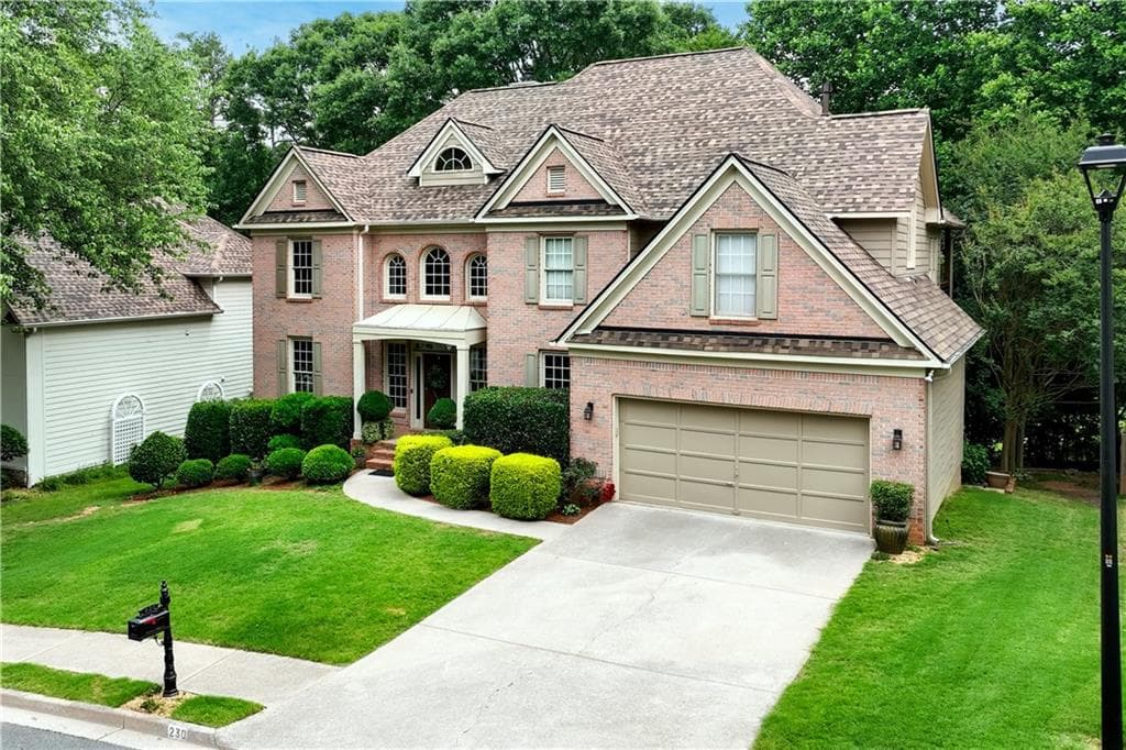 5 bedroom, 4 bathroom, 3,100 sq ft single family residence for sale at 230 Park Creek Drive, Alpharetta, GA 30005 — photo 2