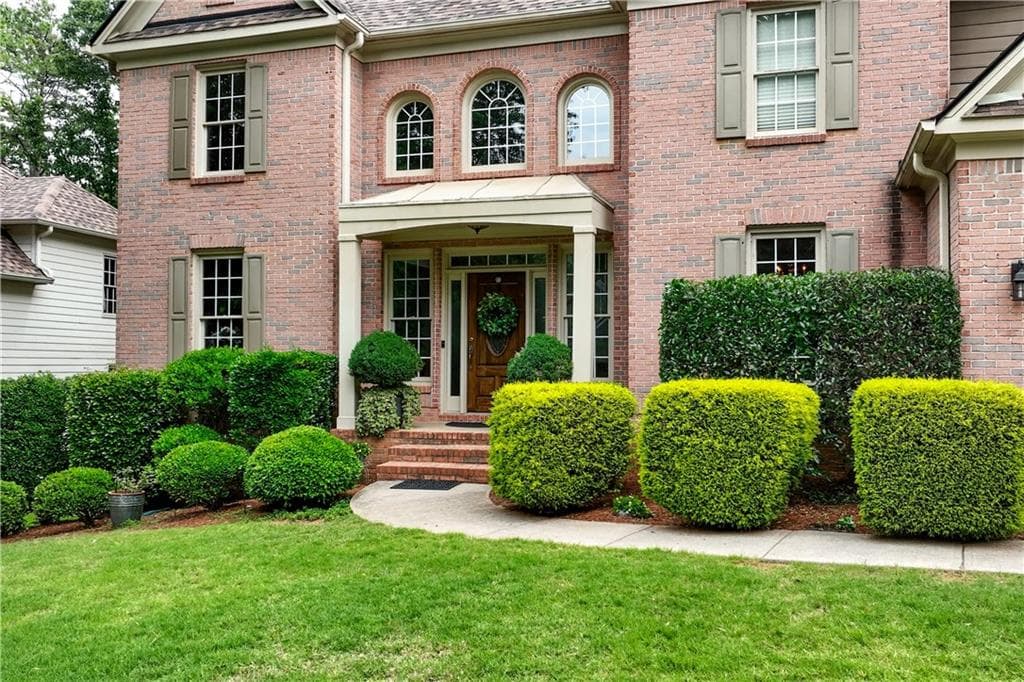 5 bedroom, 4 bathroom, 3,100 sq ft single family residence for sale at 230 Park Creek Drive, Alpharetta, GA 30005 — photo 4