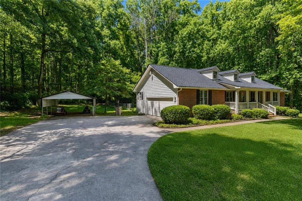 3 bedroom, 2 bathroom, 2,116 sq ft single family residence for sale at 280 Deer Trace Drive, Mcdonough, GA 30253 — photo 2