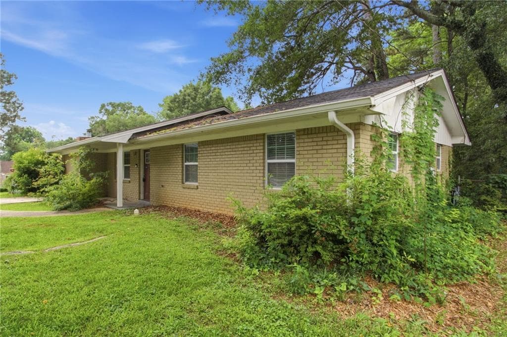 4 bedroom, 2 bathroom, 1,137 sq ft single family residence for sale at 2343 Deer Pass Way, Decatur, GA 30035 — photo 3