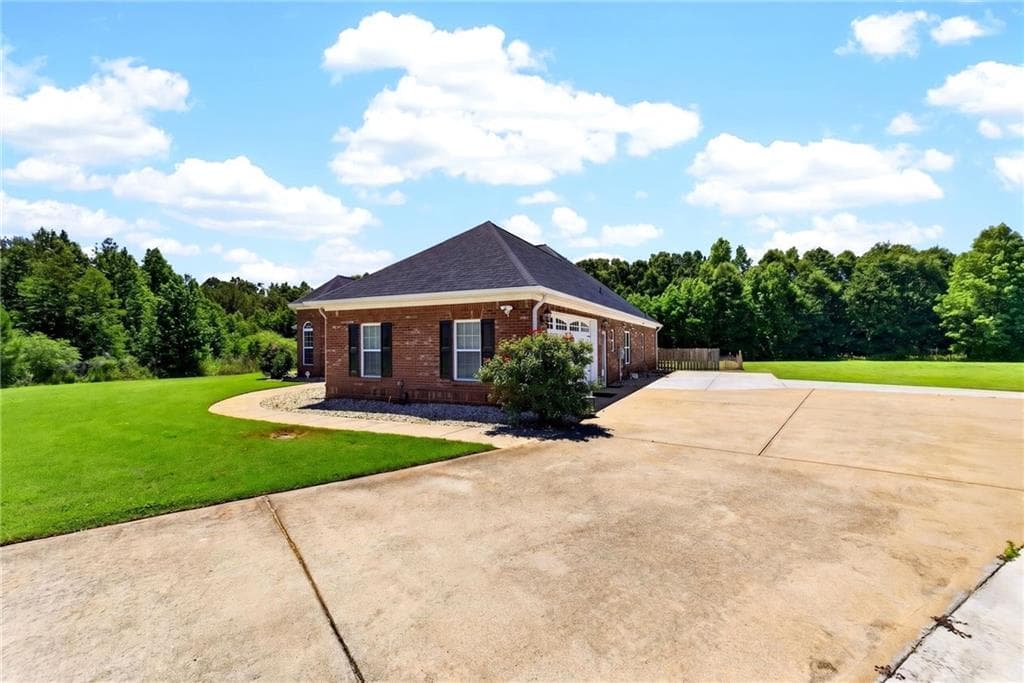 4 bedroom, 4 bathroom, 2,932 sq ft single family residence under contract at 70 Toscanno Drive, Covington, GA 30014 — photo 3