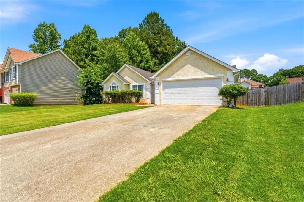 3 bedroom, 2 bathroom, 1,534 sq ft single family residence for sale at 10586 Aspenwood Court, Jonesboro, GA 30238 — photo 2
