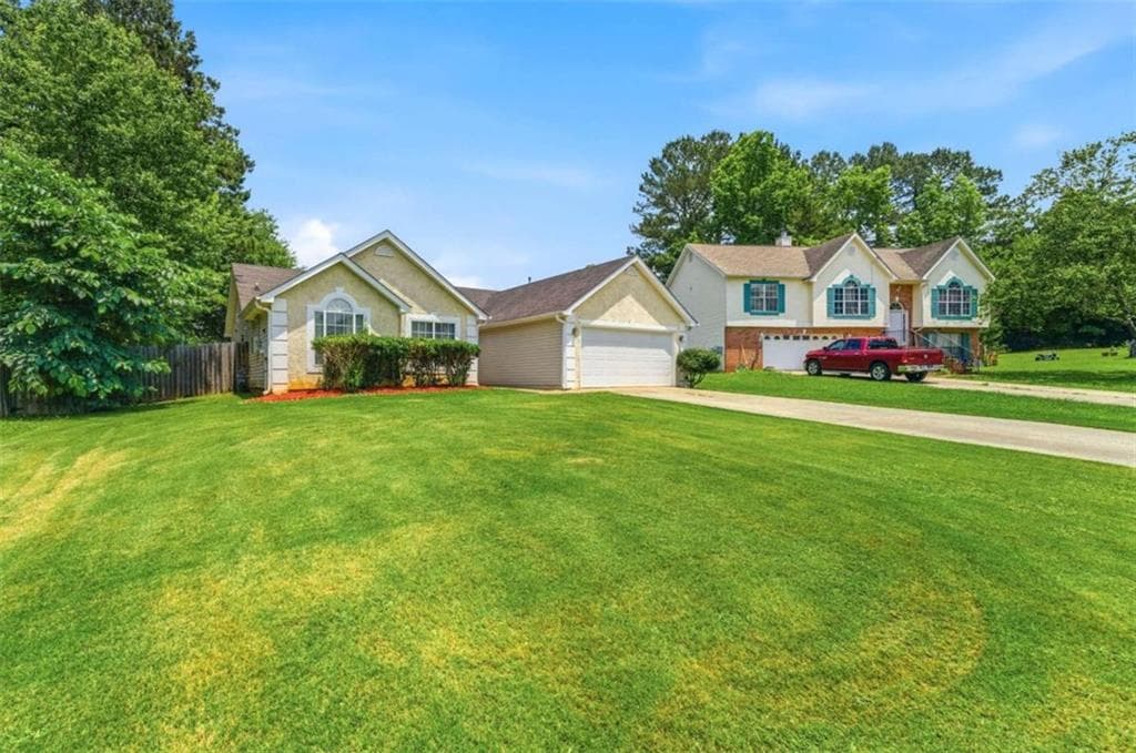 3 bedroom, 2 bathroom, 1,534 sq ft single family residence for sale at 10586 Aspenwood Court, Jonesboro, GA 30238 — photo 3