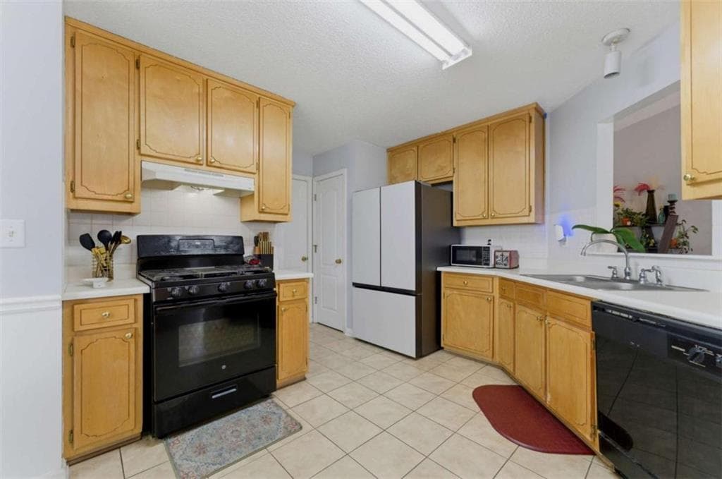 3 bedroom, 2 bathroom, 1,534 sq ft single family residence for sale at 10586 Aspenwood Court, Jonesboro, GA 30238 — photo 9