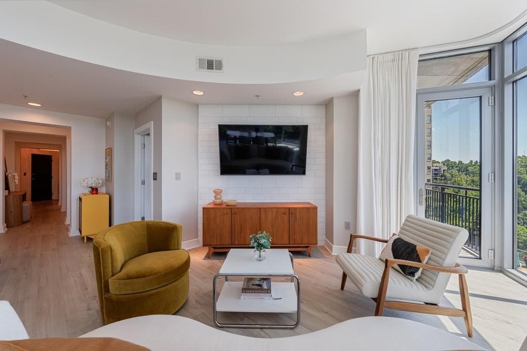 2 bedroom, 3 bathroom, 1,820 sq ft condominium for sale at 222 12th Street 806, Atlanta, GA 30309 — photo 3