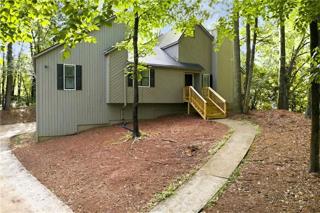 3 bedroom, 2 bathroom, 1,756 sq ft single family residence for sale at 490 Summerfield Drive, Alpharetta, GA 30022 — photo 1 of 16