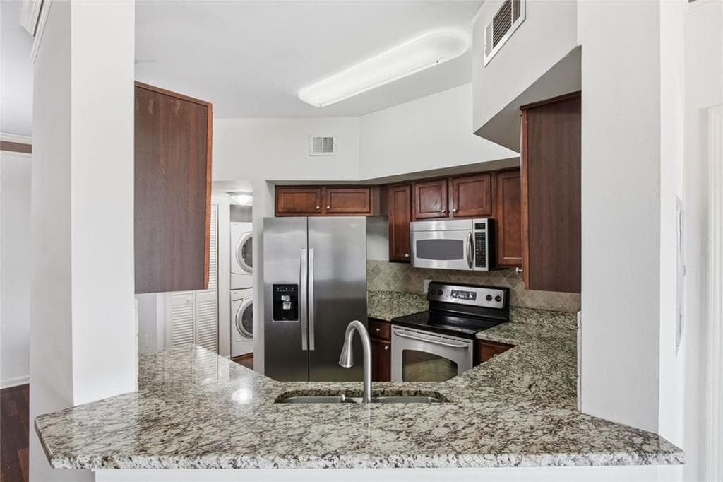 1 bedroom, 1 bathroom, 830 sq ft condominium for sale at 200 Renaissance Parkway 310, Atlanta, GA 30308 — photo 4