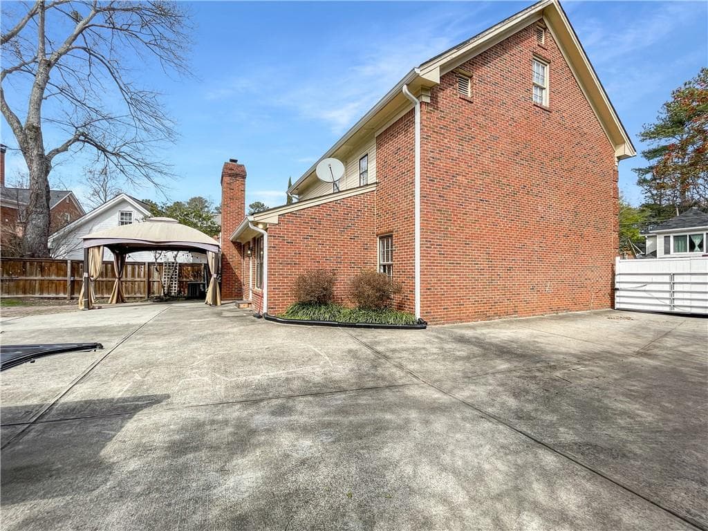 5 bedroom, 4 bathroom, 3,515 sq ft single family residence for sale at 3145 Queens Walk, Atlanta, GA 30345 — photo 2