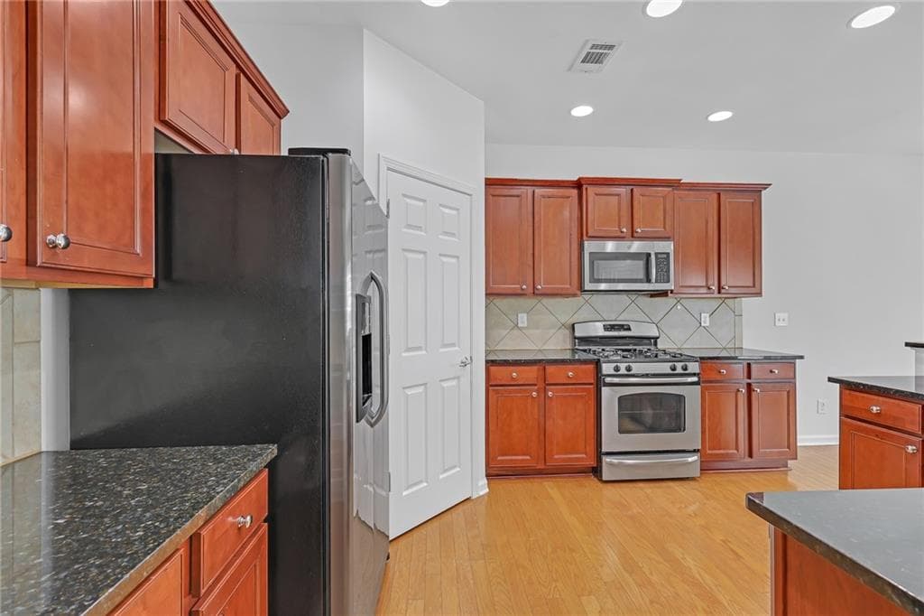 5 bedroom, 3 bathroom, 2,472 sq ft single family residence for sale at 5608 Avonley Creek Drive, Buford, GA 30518 — photo 4