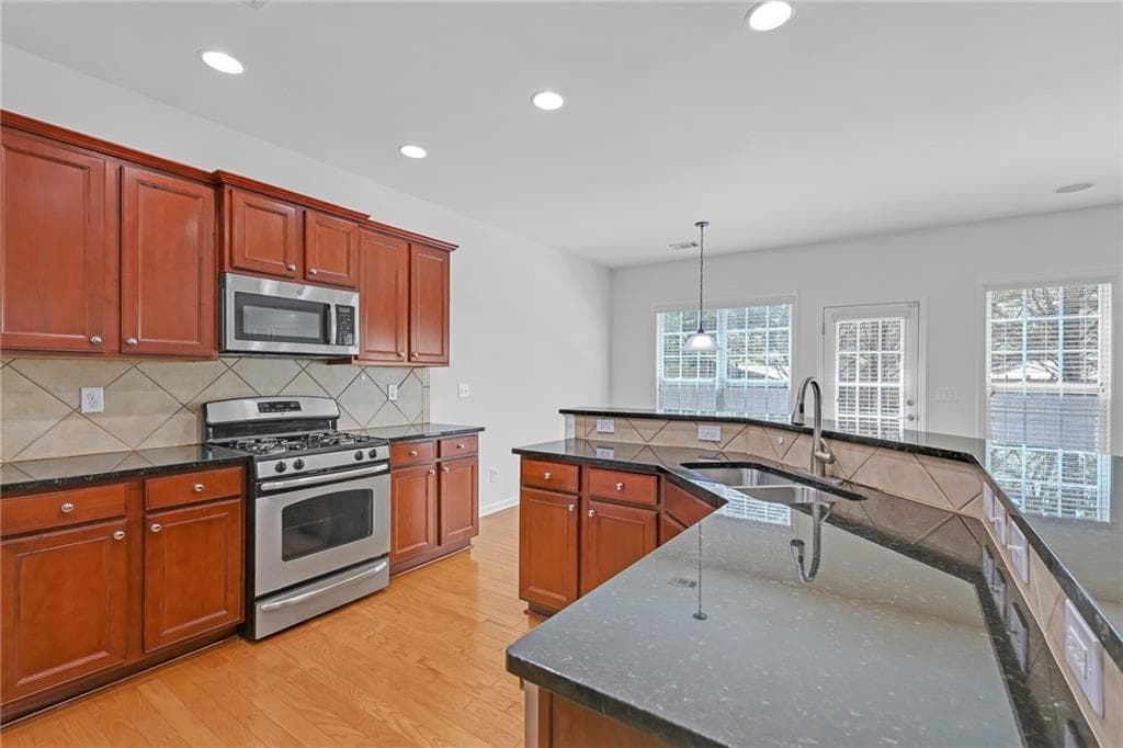 5 bedroom, 3 bathroom, 2,472 sq ft single family residence for sale at 5608 Avonley Creek Drive, Buford, GA 30518 — photo 5