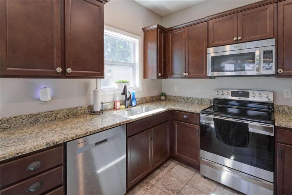 3 bedroom, 2 bathroom, 1,192 sq ft single family residence for sale at 1938 Highway 9, Dawsonville, GA 30534 — photo 4