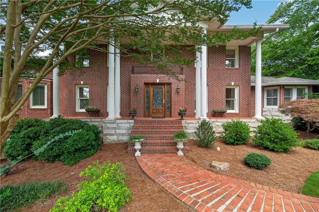 6 bedroom, 6 bathroom, 6,646 sq ft single family residence for sale at 12190 Charlotte Drive, Alpharetta, GA 30004 — photo 3