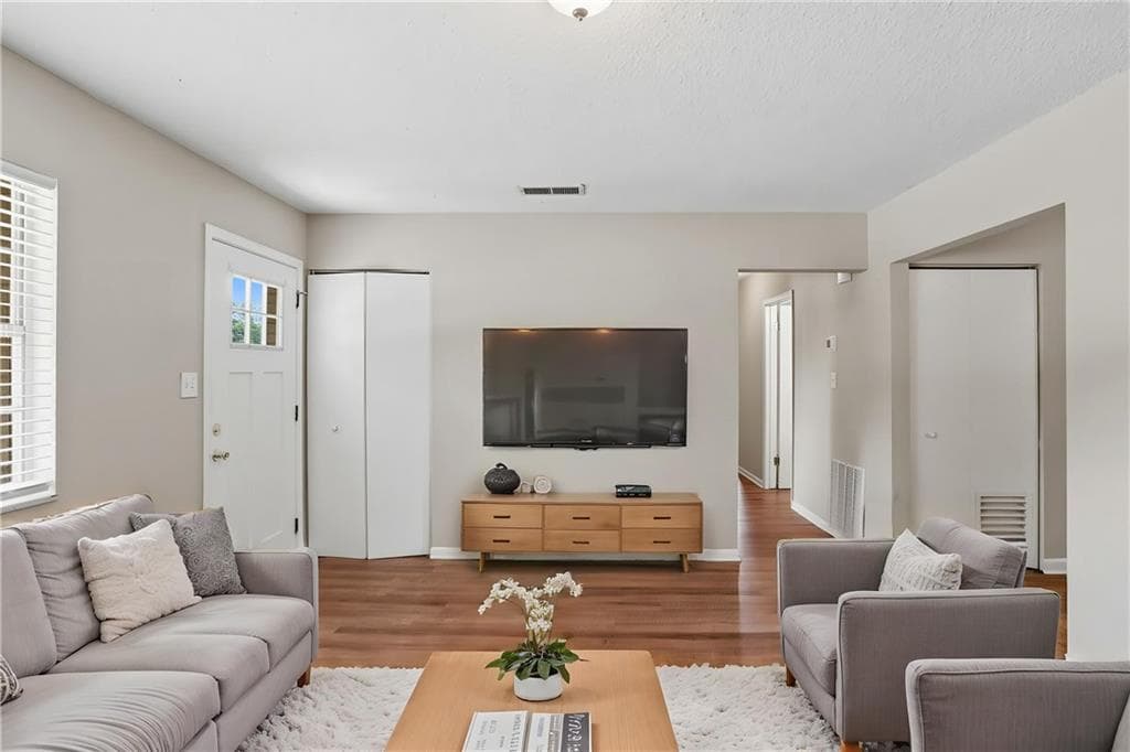 3 bedroom, 1 bathroom, 1,000 sq ft single family residence under contract at 4039 Codel Street, Atlanta, GA 30331 — photo 2
