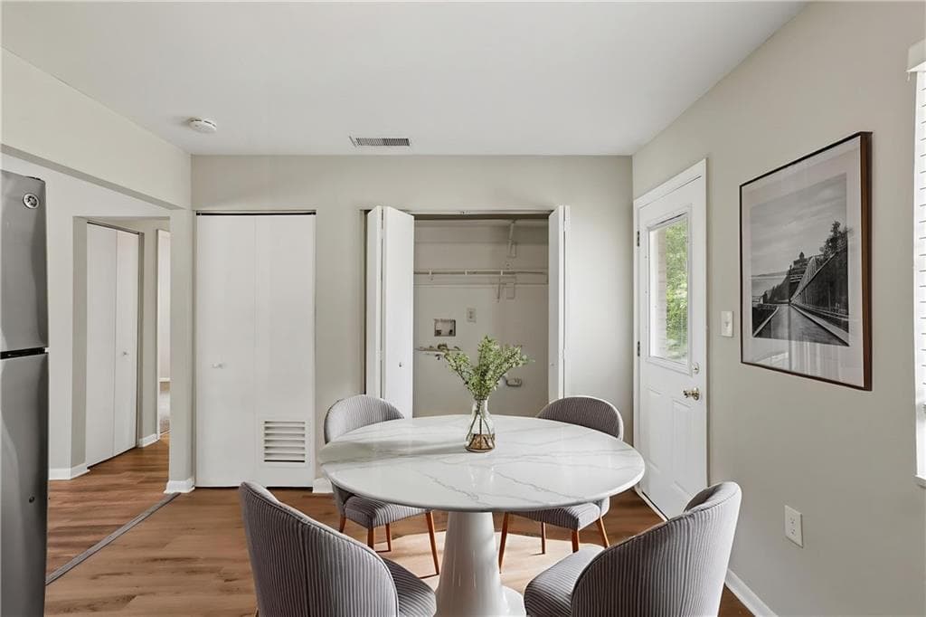 3 bedroom, 1 bathroom, 1,000 sq ft single family residence under contract at 4039 Codel Street, Atlanta, GA 30331 — photo 3