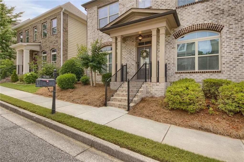 5 bedroom, 5 bathroom, 3,689 sq ft single family residence for sale at 4204 Hardy Avenue, Smyrna, GA 30082 — photo 3