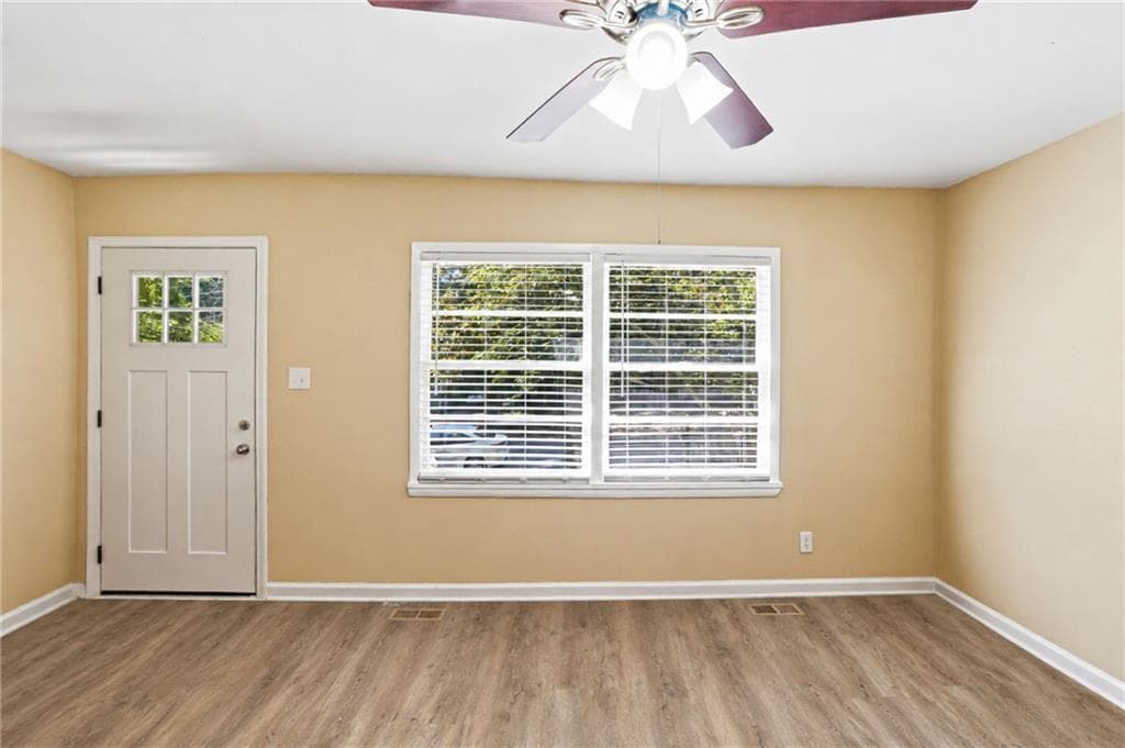 3 bedroom, 1 bathroom, 1,050 sq ft single family residence for sale at 306 Ard Place, Atlanta, GA 30331 — photo 2