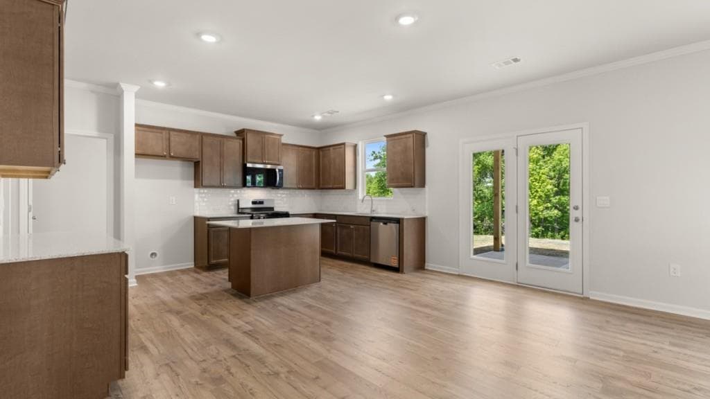 5 bedroom, 5 bathroom, 3,389 sq ft single family residence for sale at 4068 Peregrine Way, Gainesville, GA 30506 — photo 8