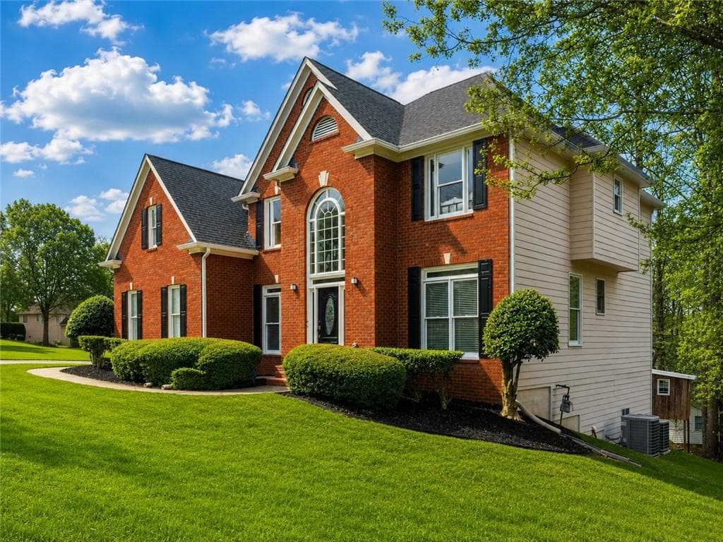 4 bedroom, 4 bathroom, 3,078 sq ft single family residence under contract at 1331 Dayspring Trace, Lawrenceville, GA 30045 — photo 2
