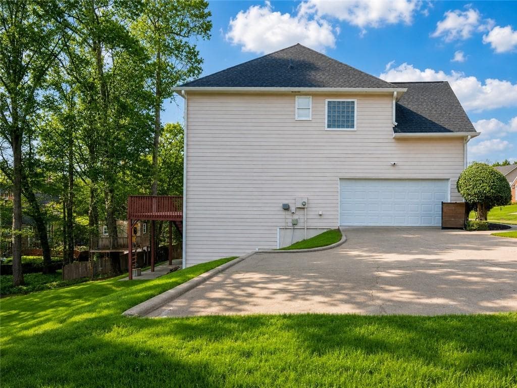 4 bedroom, 4 bathroom, 3,078 sq ft single family residence under contract at 1331 Dayspring Trace, Lawrenceville, GA 30045 — photo 4