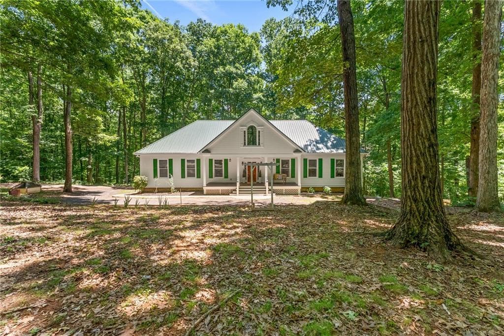 4 bedroom, 3 bathroom, 3,500 sq ft single family residence for sale at 3807 Al Mangum Road, Talmo, GA 30575 — photo 3