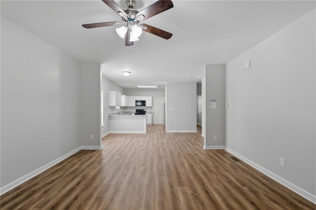 6 bedroom, 3 bathroom, 2,754 sq ft single family residence under contract at 379 Yonkers Avenue, Atlanta, GA 30314 — photo 8