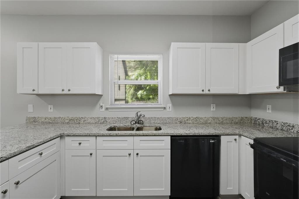 6 bedroom, 3 bathroom, 2,754 sq ft single family residence under contract at 379 Yonkers Avenue, Atlanta, GA 30314 — photo 10