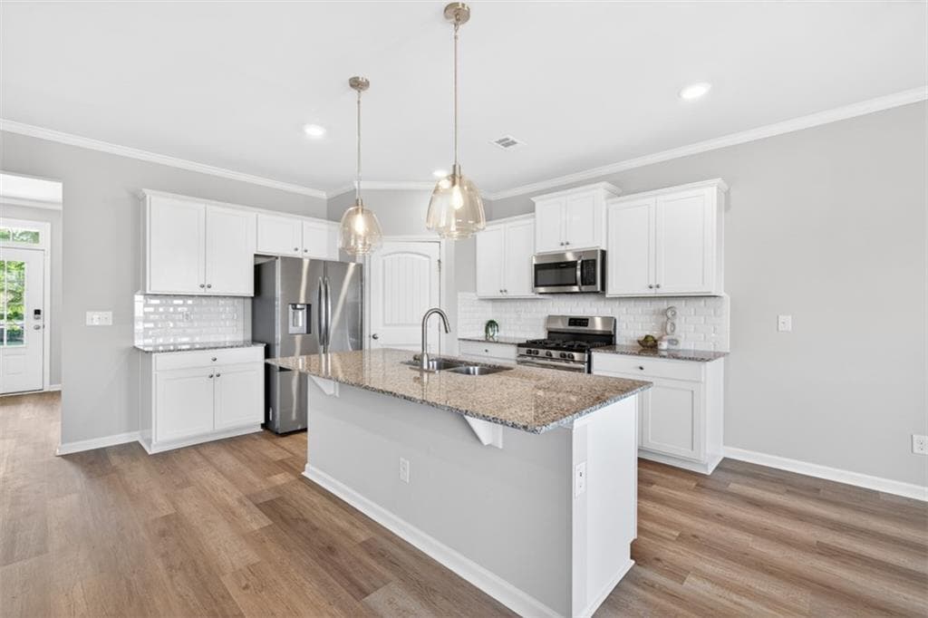 5 bedroom, 3 bathroom, 2,535 sq ft single family residence under contract at 6732 Scarlet Oak Way, Flowery Branch, GA 30542 — photo 8