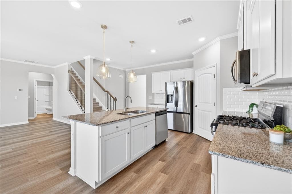 5 bedroom, 3 bathroom, 2,535 sq ft single family residence under contract at 6732 Scarlet Oak Way, Flowery Branch, GA 30542 — photo 9