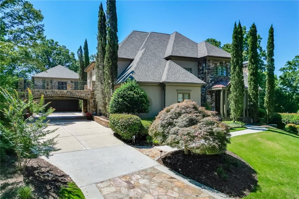 6 bedroom, 7 bathroom, 9,586 sq ft single family residence for sale at 3245 Town Manor Circle, Dacula, GA 30019 — photo 9