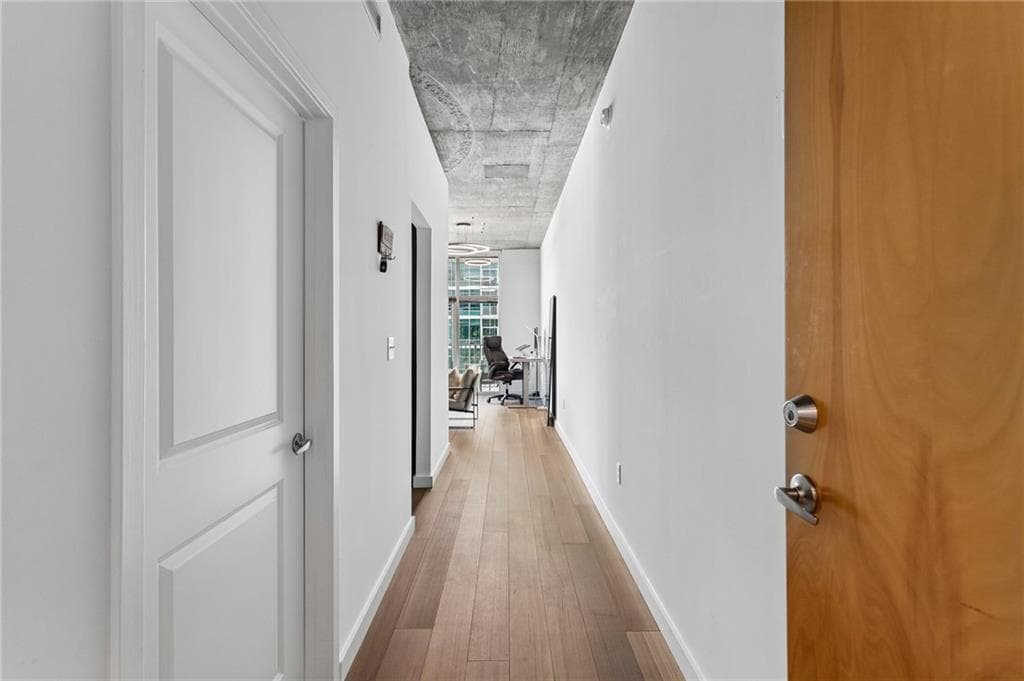 1 bedroom, 1 bathroom, 768 sq ft condominium for sale at 923 Peachtree Street 1824, Atlanta, GA 30309 — photo 2