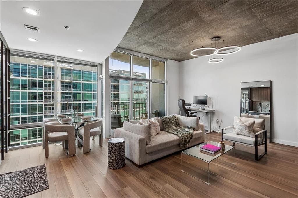 1 bedroom, 1 bathroom, 768 sq ft condominium for sale at 923 Peachtree Street 1824, Atlanta, GA 30309 — photo 3
