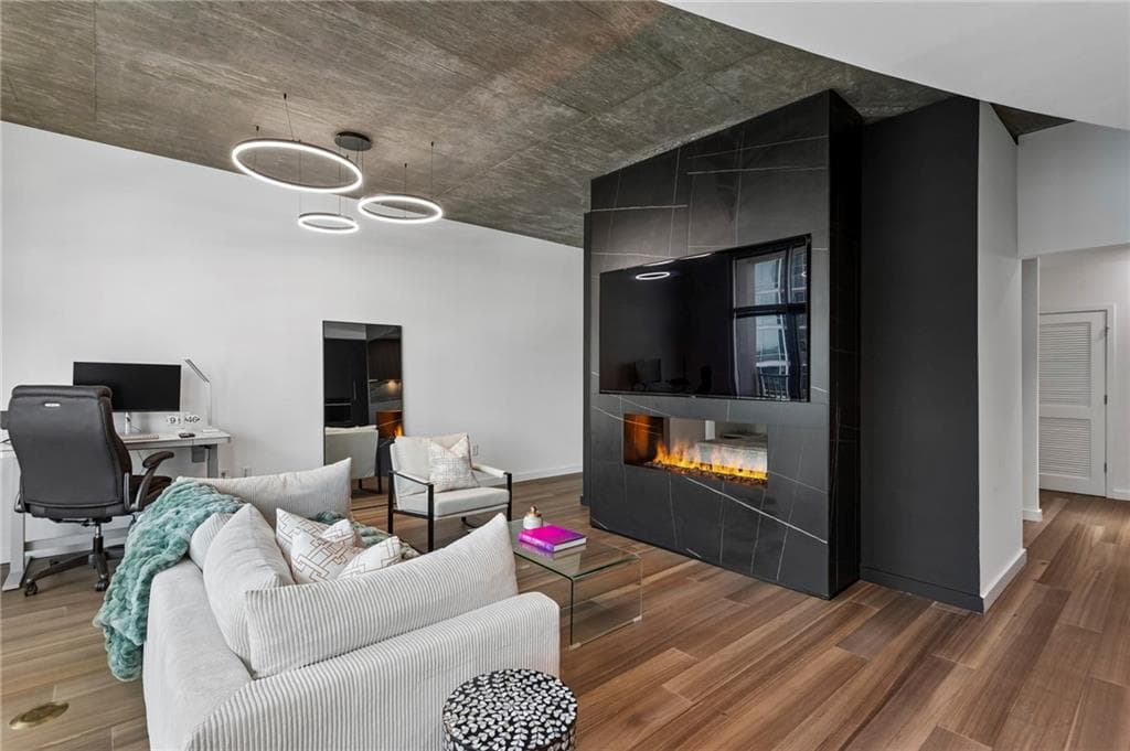 1 bedroom, 1 bathroom, 768 sq ft condominium for sale at 923 Peachtree Street 1824, Atlanta, GA 30309 — photo 4