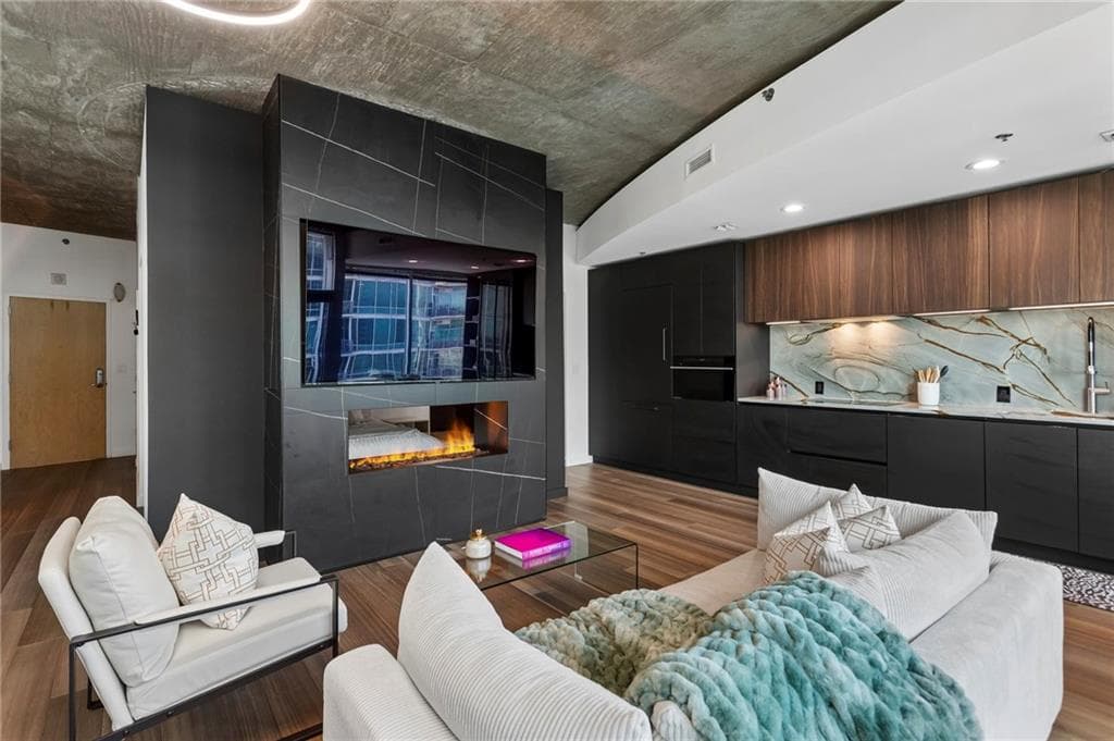 1 bedroom, 1 bathroom, 768 sq ft condominium for sale at 923 Peachtree Street 1824, Atlanta, GA 30309 — photo 5