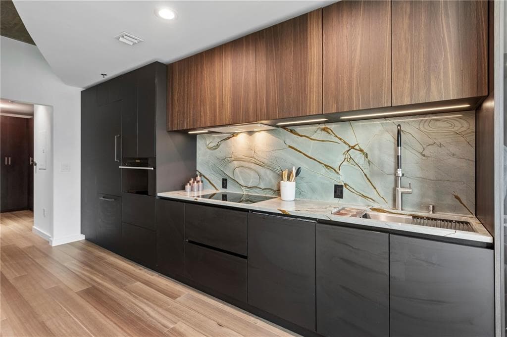 1 bedroom, 1 bathroom, 768 sq ft condominium for sale at 923 Peachtree Street 1824, Atlanta, GA 30309 — photo 7