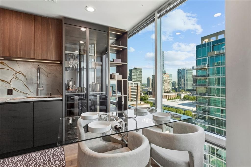 1 bedroom, 1 bathroom, 768 sq ft condominium for sale at 923 Peachtree Street 1824, Atlanta, GA 30309 — photo 9