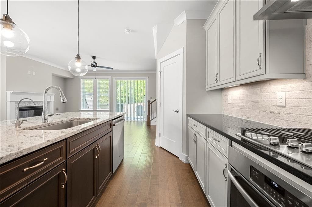 3 bedroom, 3 bathroom, 2,022 sq ft townhouse for sale at 154 Bellehaven Drive, Woodstock, GA 30188 — photo 7
