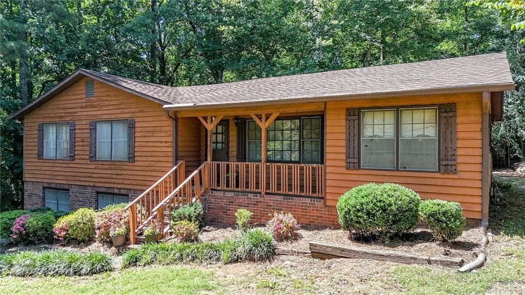 3 bedroom, 2 bathroom, 1,504 sq ft single family residence for sale at 328 Lake Forest Drive, Acworth, GA 30102 — photo 2