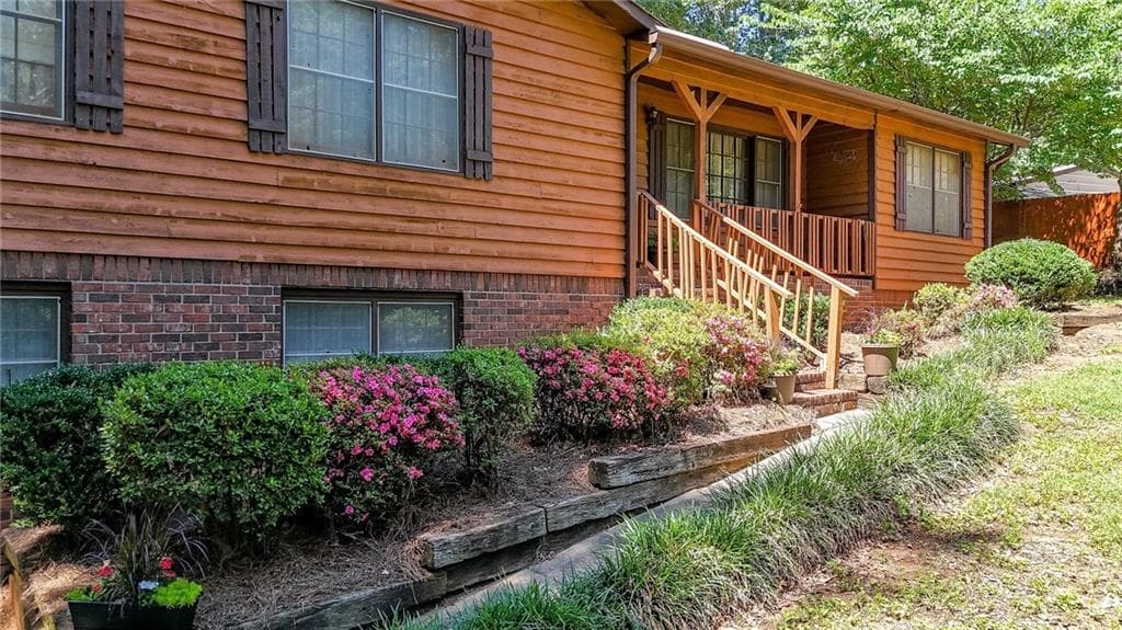 3 bedroom, 2 bathroom, 1,504 sq ft single family residence for sale at 328 Lake Forest Drive, Acworth, GA 30102 — photo 5