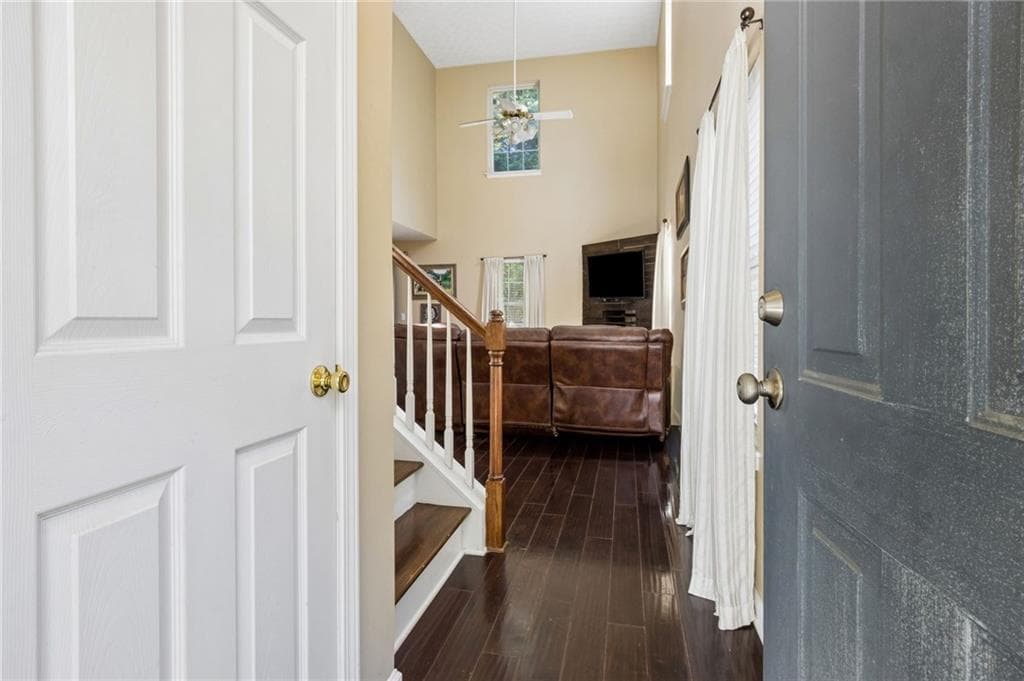 3 bedroom, 3 bathroom, 1,377 sq ft single family residence for sale at 2470 Keenland Court, Cumming, GA 30040 — photo 4