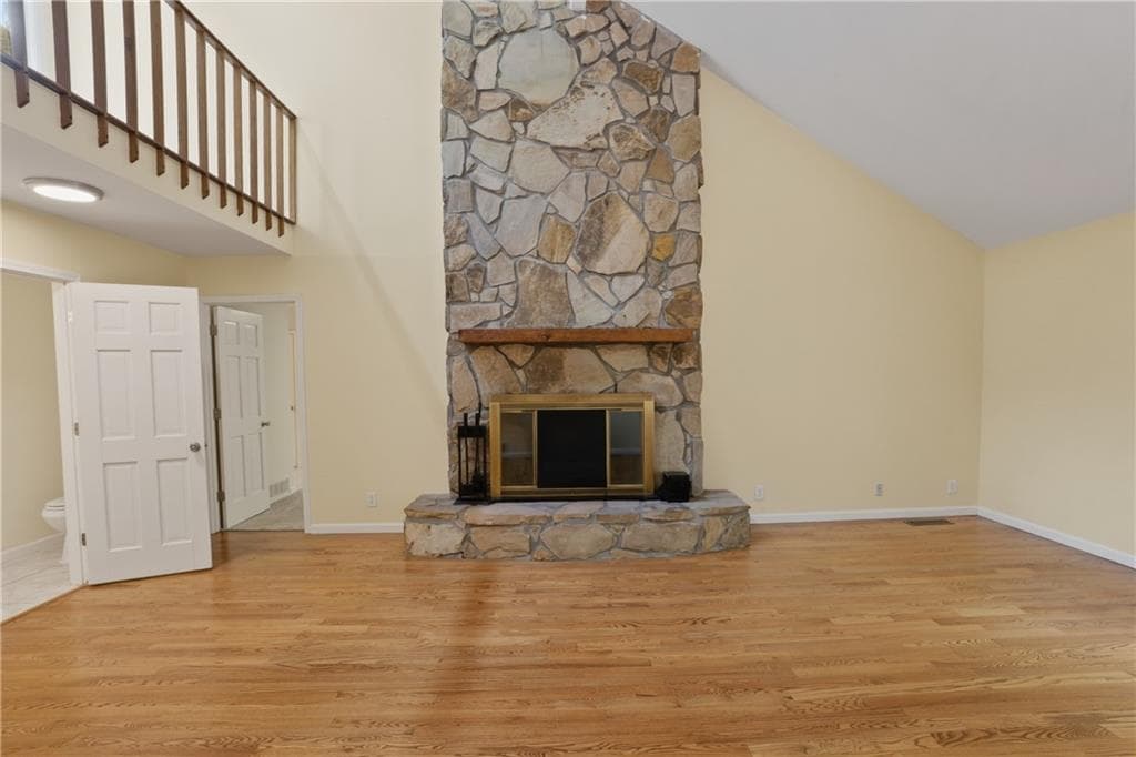 3 bedroom, 3 bathroom, 2,000 sq ft single family residence for sale at 370 Darren Drive, Fayetteville, GA 30215 — photo 2