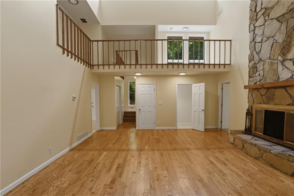 3 bedroom, 3 bathroom, 2,000 sq ft single family residence for sale at 370 Darren Drive, Fayetteville, GA 30215 — photo 3