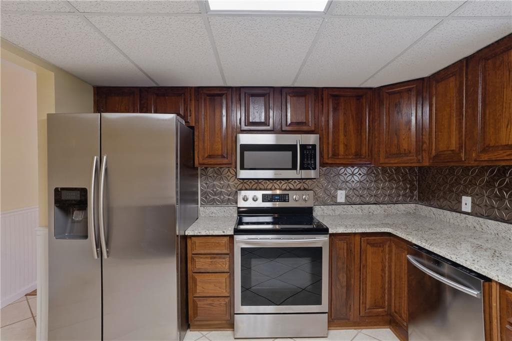 3 bedroom, 3 bathroom, 2,000 sq ft single family residence for sale at 370 Darren Drive, Fayetteville, GA 30215 — photo 6