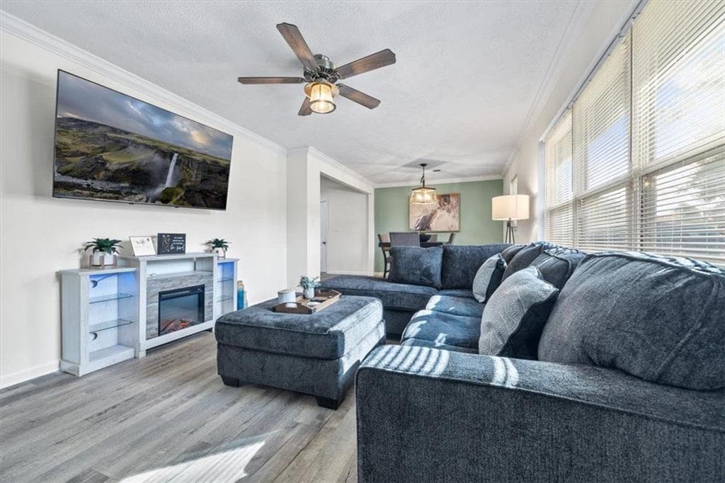 3 bedroom, 2 bathroom, 1,255 sq ft single family residence for sale at 4281 Hiram Lithia Springs Road, Powder Springs, GA 30127 — photo 3