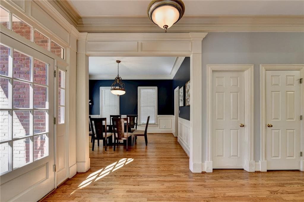 5 bedroom, 5 bathroom, 5,727 sq ft single family residence for sale at 991 Moores Walk Lane, Suwanee, GA 30024 — photo 4