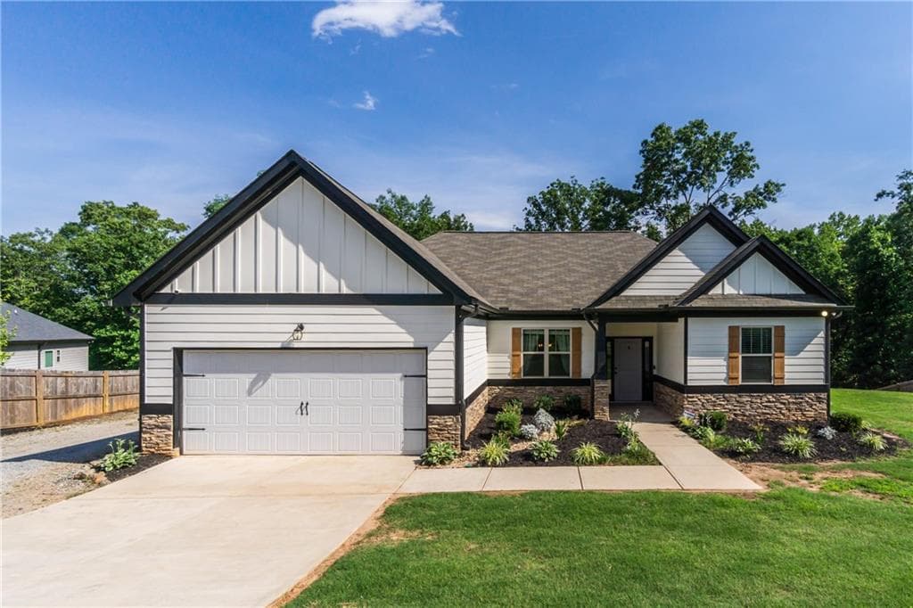 3 bedroom, 2 bathroom, 1,508 sq ft single family residence for sale at 368 Bryndemere Drive, Dawsonville, GA 30534 — photo 1 of 38