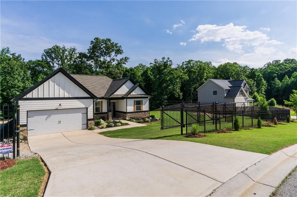 3 bedroom, 2 bathroom, 1,508 sq ft single family residence for sale at 368 Bryndemere Drive, Dawsonville, GA 30534 — photo 2